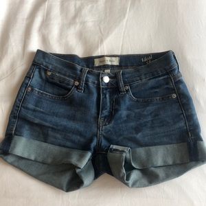Henry & Belle cuffed Jean shorts size 25